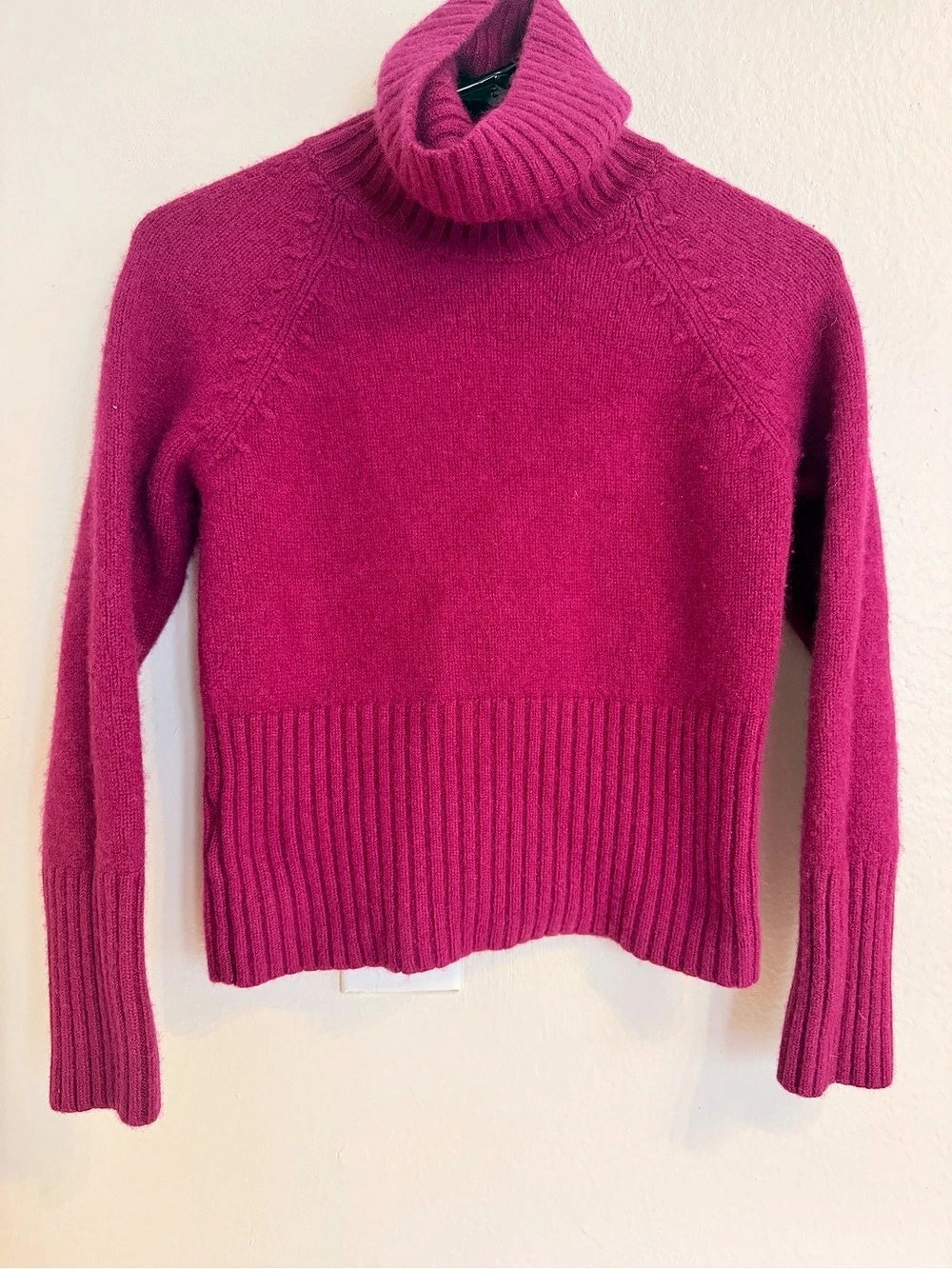 Ann Taylor 100% Cashmere Turtleneck in Pink Size Medium